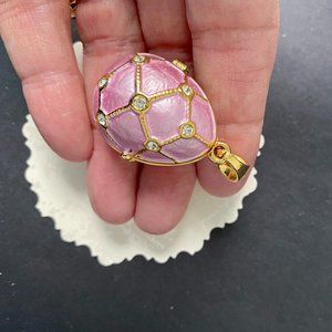 VINTAGE Egg Pendant